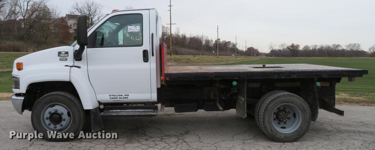 image for item DE5032 2007 Chevrolet C5500 dump flatbed truck