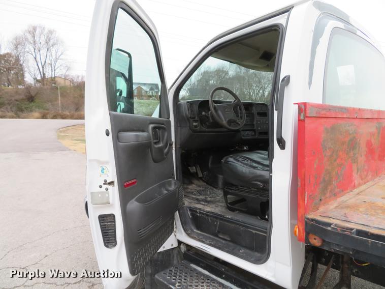 image for item DE5032 2007 Chevrolet C5500 dump flatbed truck