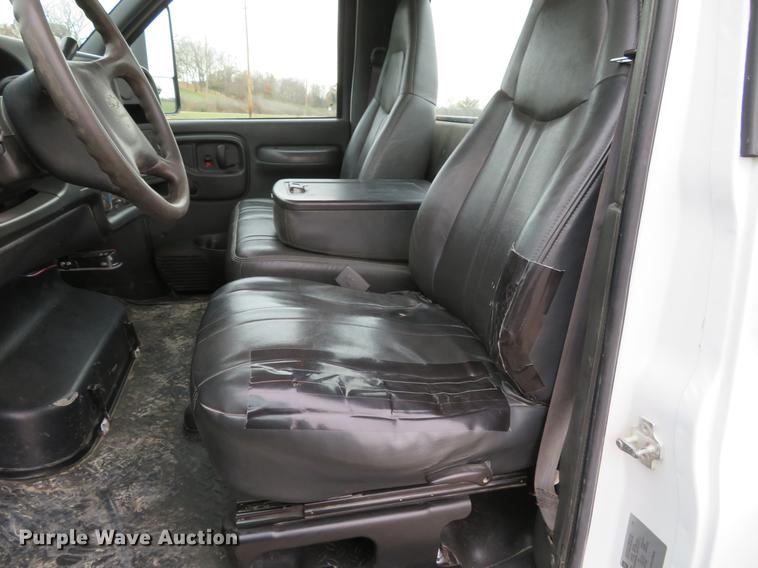 image for item DE5032 2007 Chevrolet C5500 dump flatbed truck