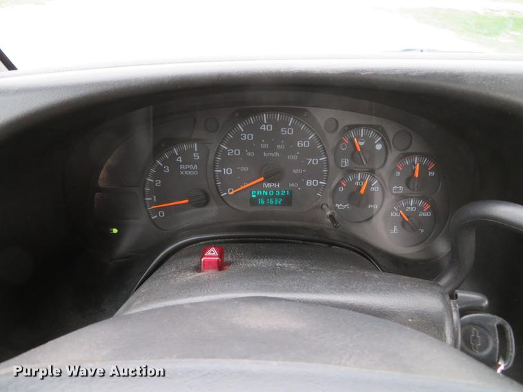 image for item DE5032 2007 Chevrolet C5500 dump flatbed truck