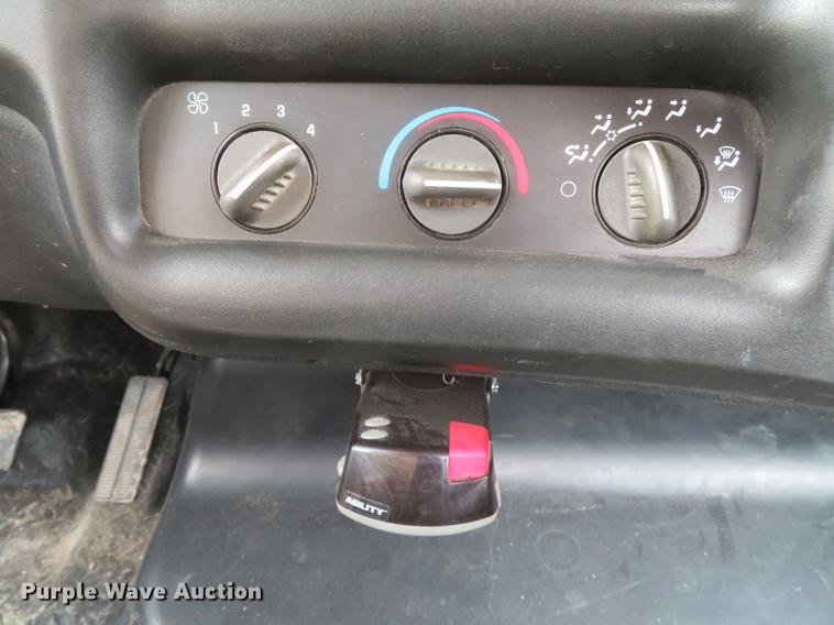 image for item DE5032 2007 Chevrolet C5500 dump flatbed truck