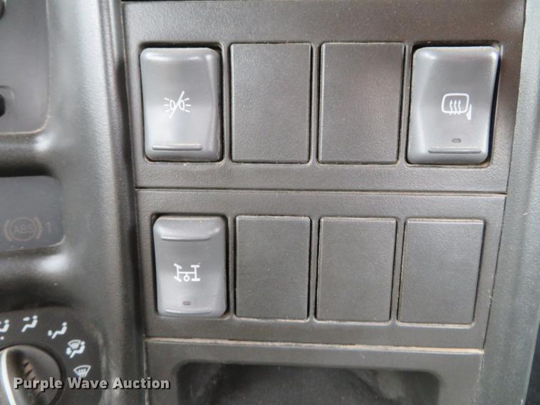 image for item DE5032 2007 Chevrolet C5500 dump flatbed truck