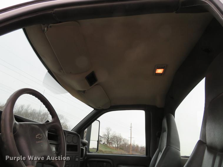 image for item DE5032 2007 Chevrolet C5500 dump flatbed truck