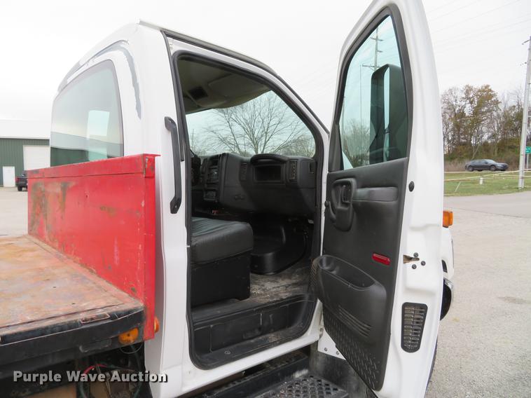 image for item DE5032 2007 Chevrolet C5500 dump flatbed truck