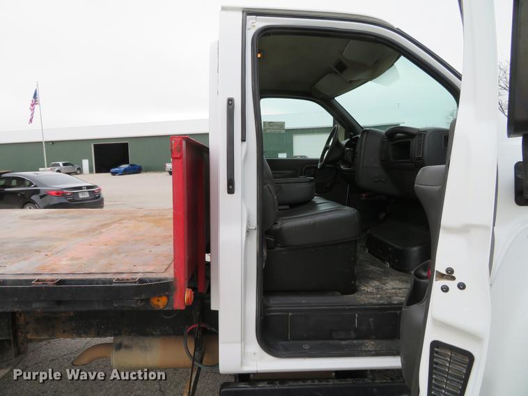 image for item DE5032 2007 Chevrolet C5500 dump flatbed truck