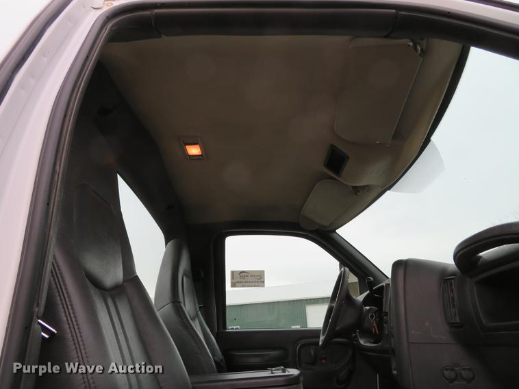 image for item DE5032 2007 Chevrolet C5500 dump flatbed truck