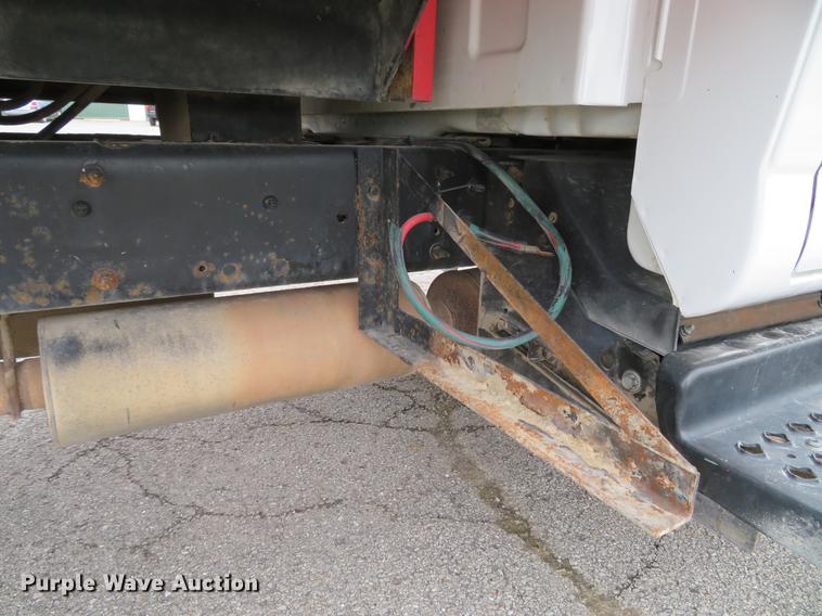 image for item DE5032 2007 Chevrolet C5500 dump flatbed truck