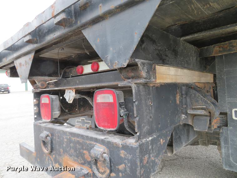 image for item DE5032 2007 Chevrolet C5500 dump flatbed truck