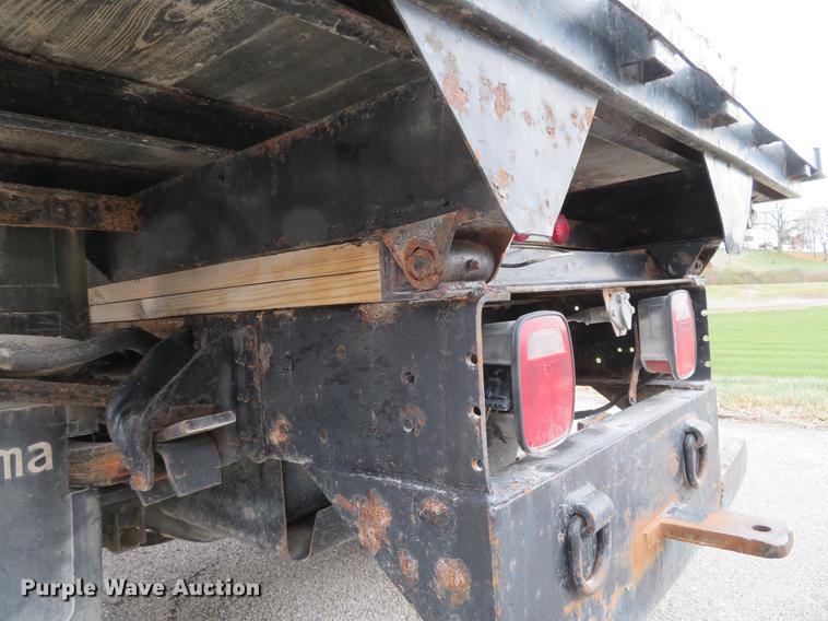 image for item DE5032 2007 Chevrolet C5500 dump flatbed truck