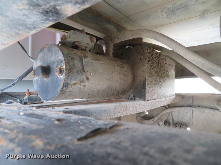 image for item DE5032 2007 Chevrolet C5500 dump flatbed truck