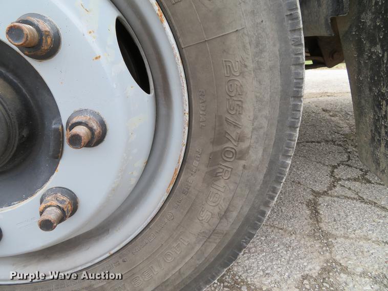 image for item DE5032 2007 Chevrolet C5500 dump flatbed truck