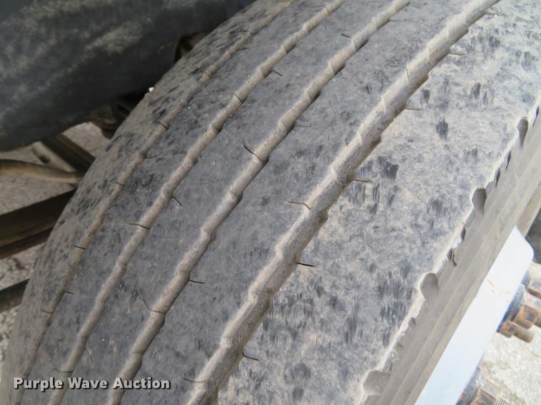 image for item DE5032 2007 Chevrolet C5500 dump flatbed truck