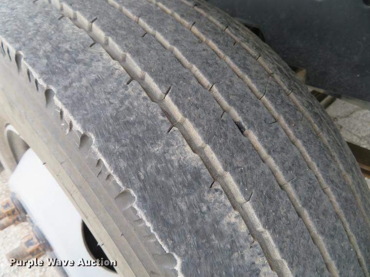 image for item DE5032 2007 Chevrolet C5500 dump flatbed truck