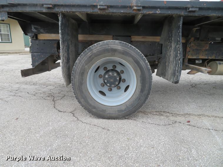 image for item DE5032 2007 Chevrolet C5500 dump flatbed truck