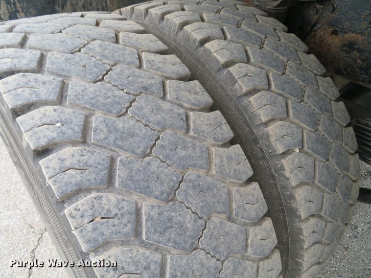 image for item DE5032 2007 Chevrolet C5500 dump flatbed truck