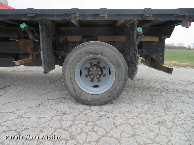 image for item DE5032 2007 Chevrolet C5500 dump flatbed truck