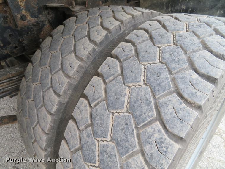 image for item DE5032 2007 Chevrolet C5500 dump flatbed truck