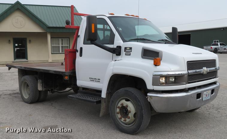 image for item DE5033 2007 Chevrolet C5500 flatbed truck