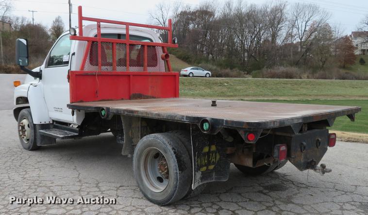 image for item DE5033 2007 Chevrolet C5500 flatbed truck