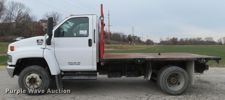 image for item DE5033 2007 Chevrolet C5500 flatbed truck