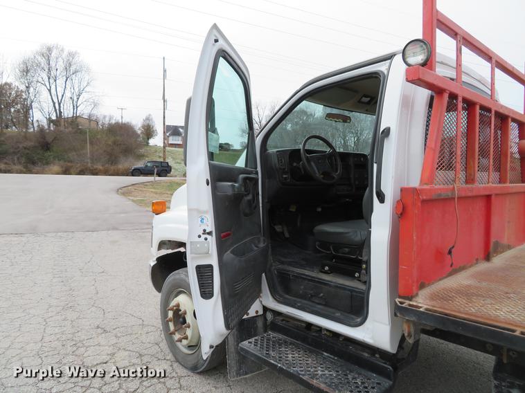 image for item DE5033 2007 Chevrolet C5500 flatbed truck