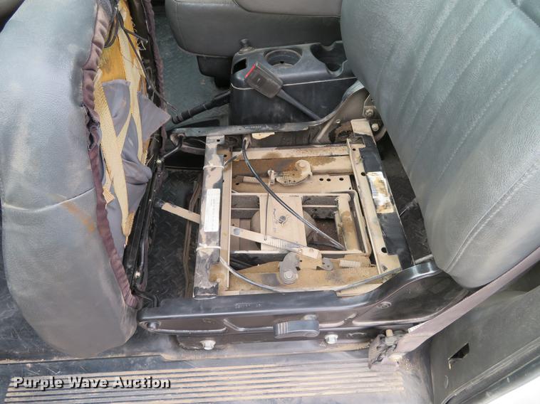 image for item DE5033 2007 Chevrolet C5500 flatbed truck