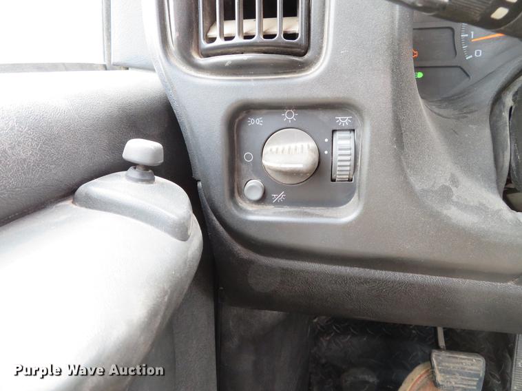 image for item DE5033 2007 Chevrolet C5500 flatbed truck