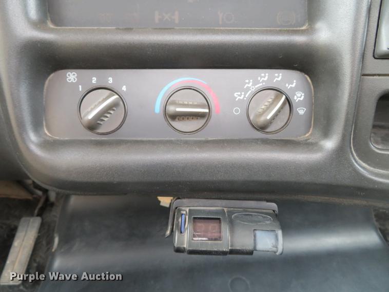 image for item DE5033 2007 Chevrolet C5500 flatbed truck