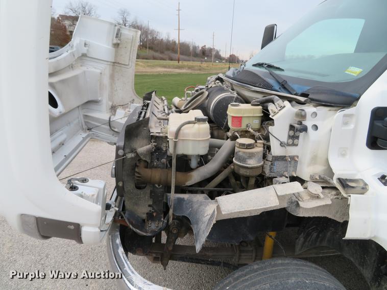 image for item DE5033 2007 Chevrolet C5500 flatbed truck