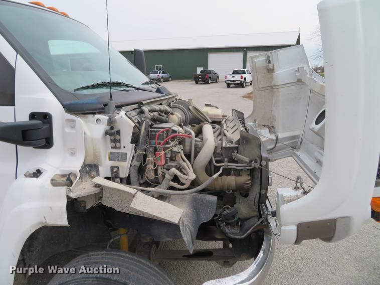 image for item DE5033 2007 Chevrolet C5500 flatbed truck
