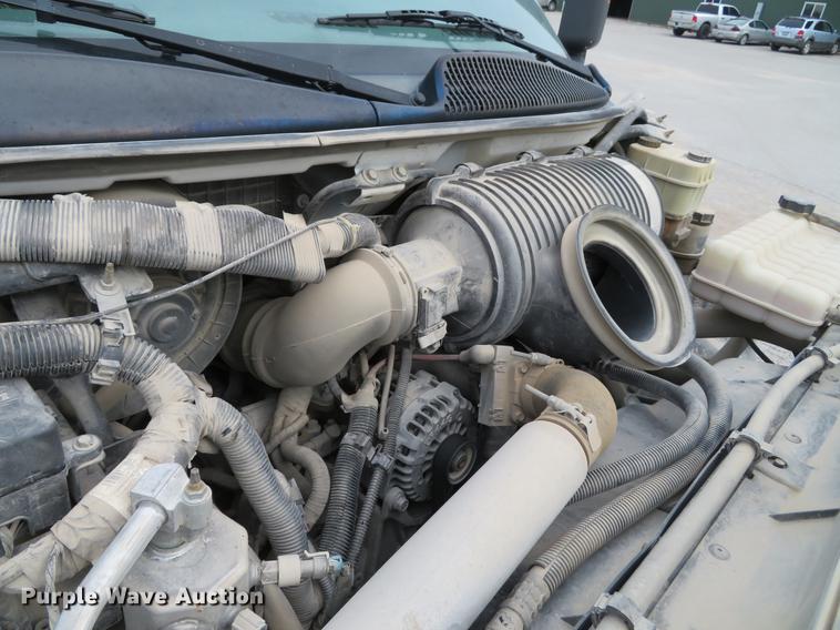 image for item DE5033 2007 Chevrolet C5500 flatbed truck