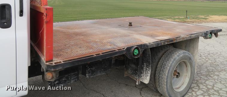 image for item DE5033 2007 Chevrolet C5500 flatbed truck