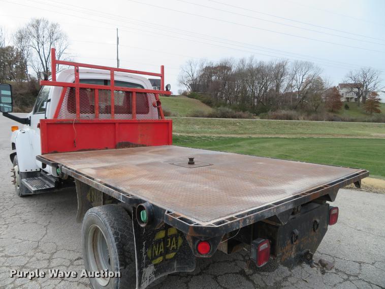 image for item DE5033 2007 Chevrolet C5500 flatbed truck