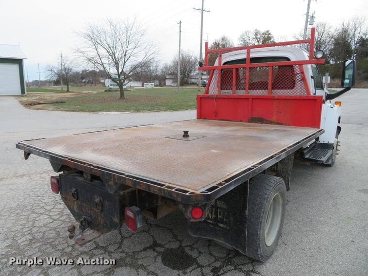image for item DE5033 2007 Chevrolet C5500 flatbed truck