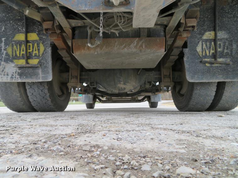 image for item DE5033 2007 Chevrolet C5500 flatbed truck