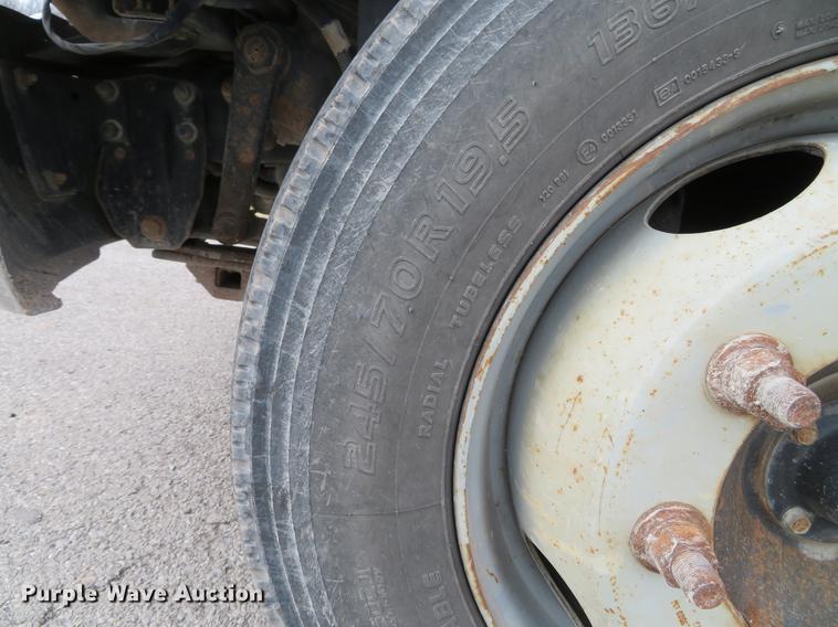 image for item DE5033 2007 Chevrolet C5500 flatbed truck