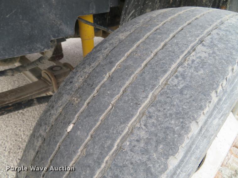 image for item DE5033 2007 Chevrolet C5500 flatbed truck