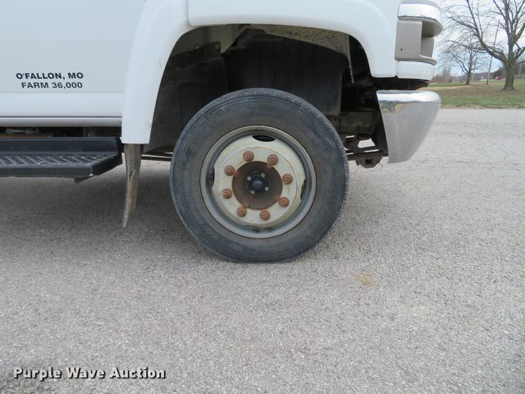 image for item DE5033 2007 Chevrolet C5500 flatbed truck