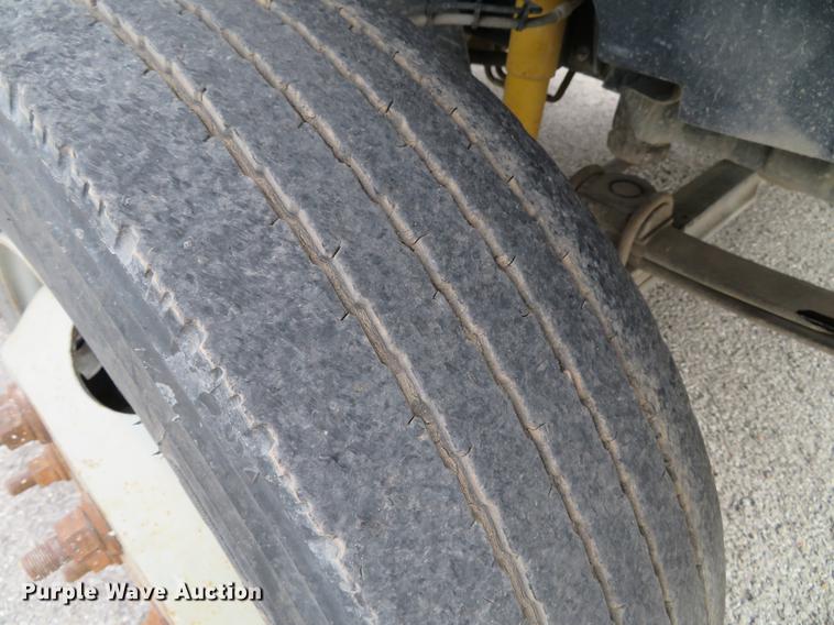 image for item DE5033 2007 Chevrolet C5500 flatbed truck