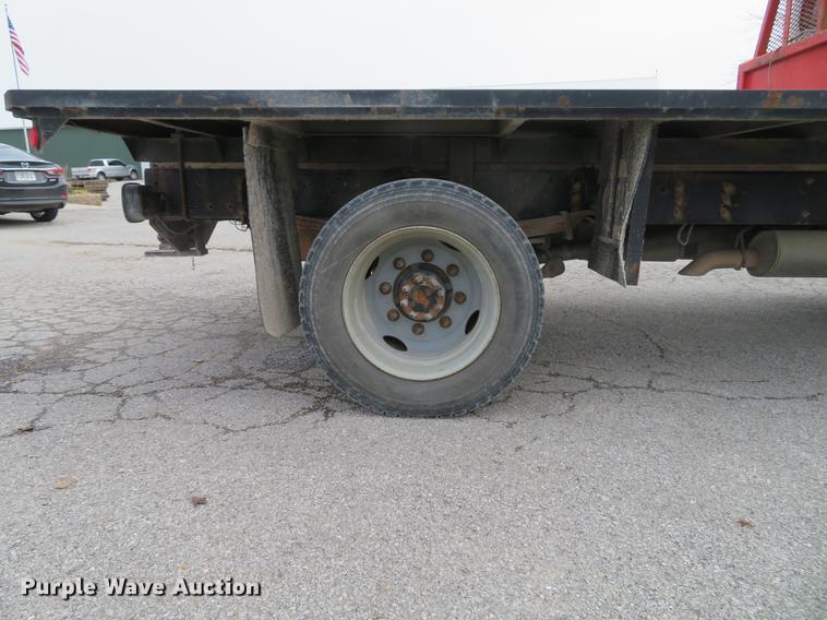 image for item DE5033 2007 Chevrolet C5500 flatbed truck