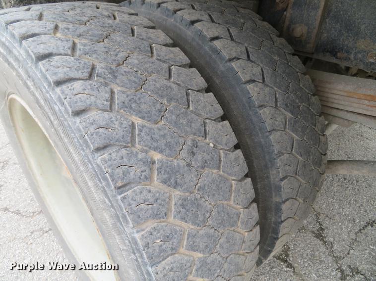 image for item DE5033 2007 Chevrolet C5500 flatbed truck