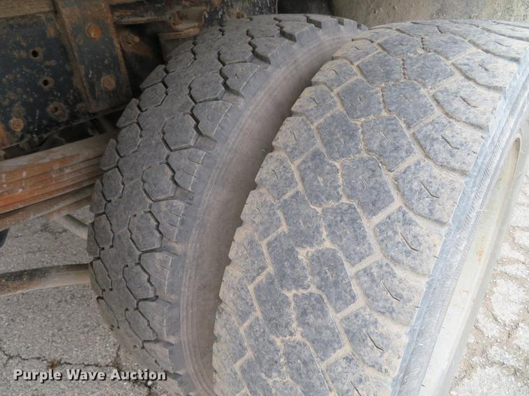 image for item DE5033 2007 Chevrolet C5500 flatbed truck