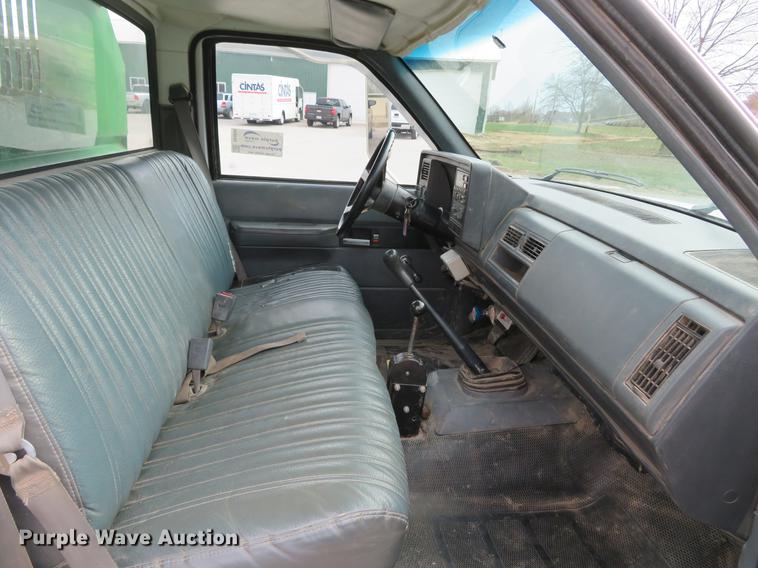 image for item DE5034 1990 GMC Sierra 3500 dump bed pickup truck