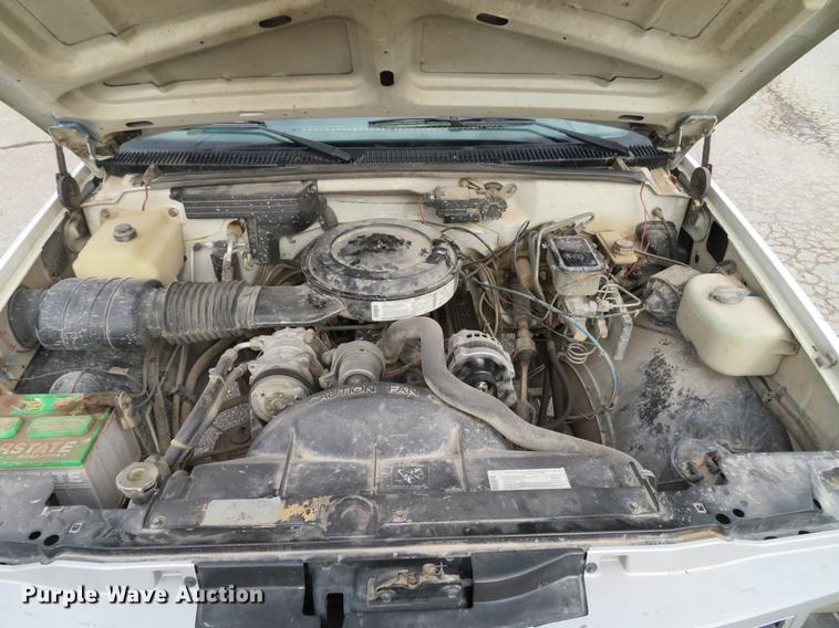 image for item DE5034 1990 GMC Sierra 3500 dump bed pickup truck