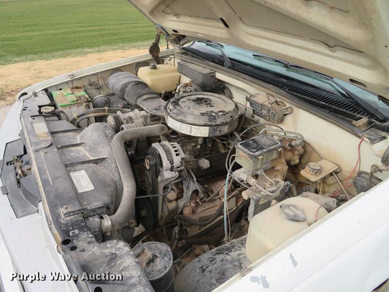 image for item DE5034 1990 GMC Sierra 3500 dump bed pickup truck