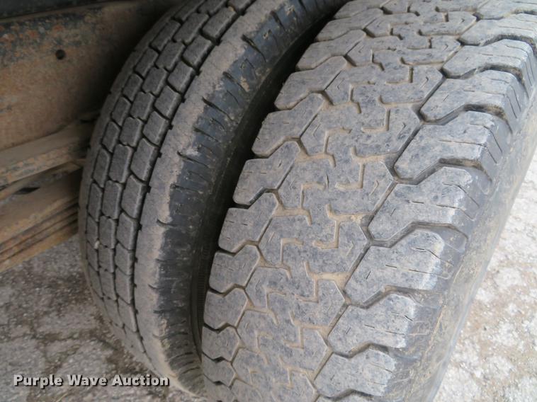 image for item DE5034 1990 GMC Sierra 3500 dump bed pickup truck