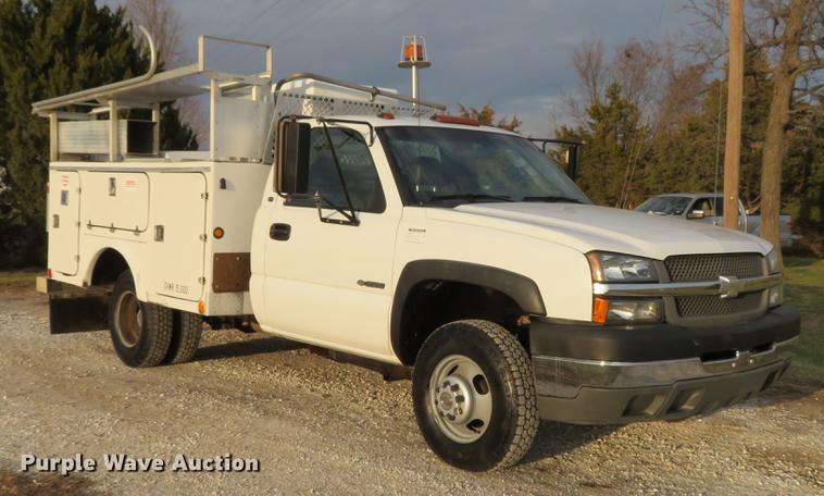 image for item DE5040 2003 Chevrolet Silverado 3500 utility bed pickup truck