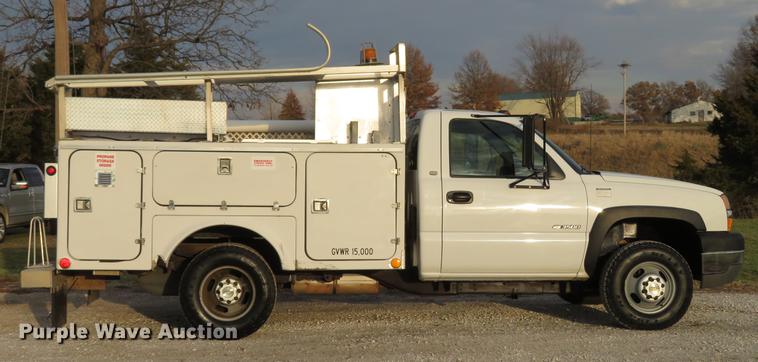 image for item DE5040 2003 Chevrolet Silverado 3500 utility bed pickup truck