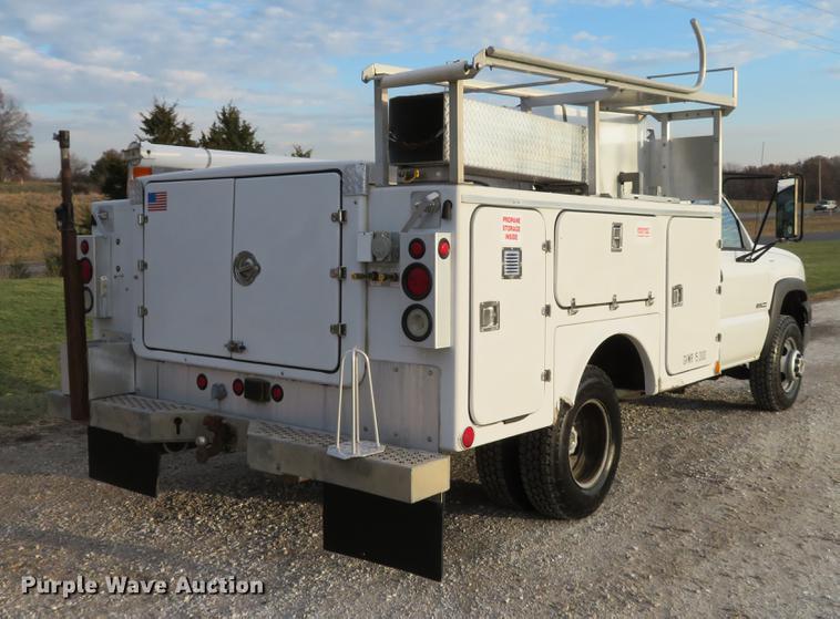 image for item DE5040 2003 Chevrolet Silverado 3500 utility bed pickup truck