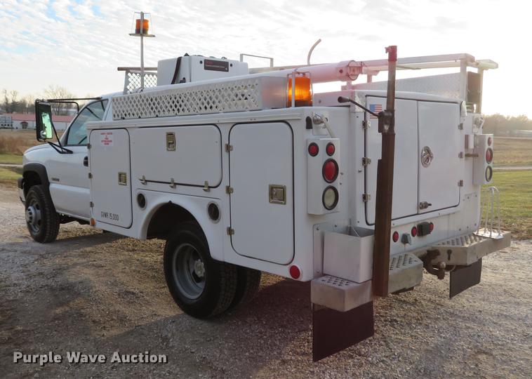 image for item DE5040 2003 Chevrolet Silverado 3500 utility bed pickup truck